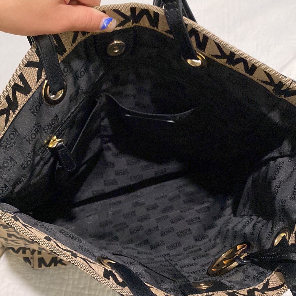 ✨MK Singature Canvas Purse✨ - Picture 4 of 7